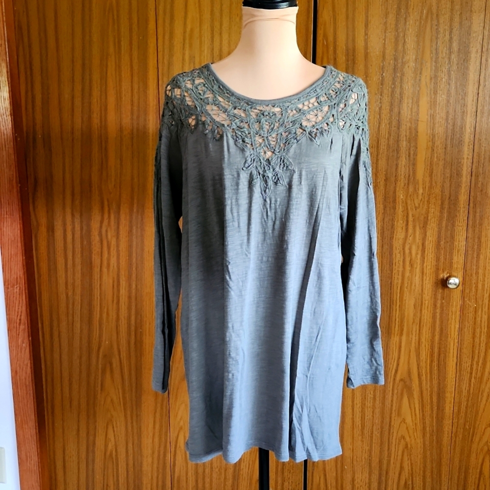 Jjill long-sleeved top with lace detail at neckline